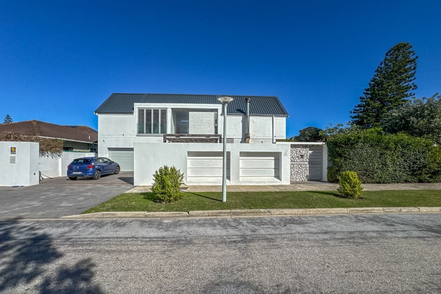 4 Bedroom Property for Sale in Summerstrand Eastern Cape
